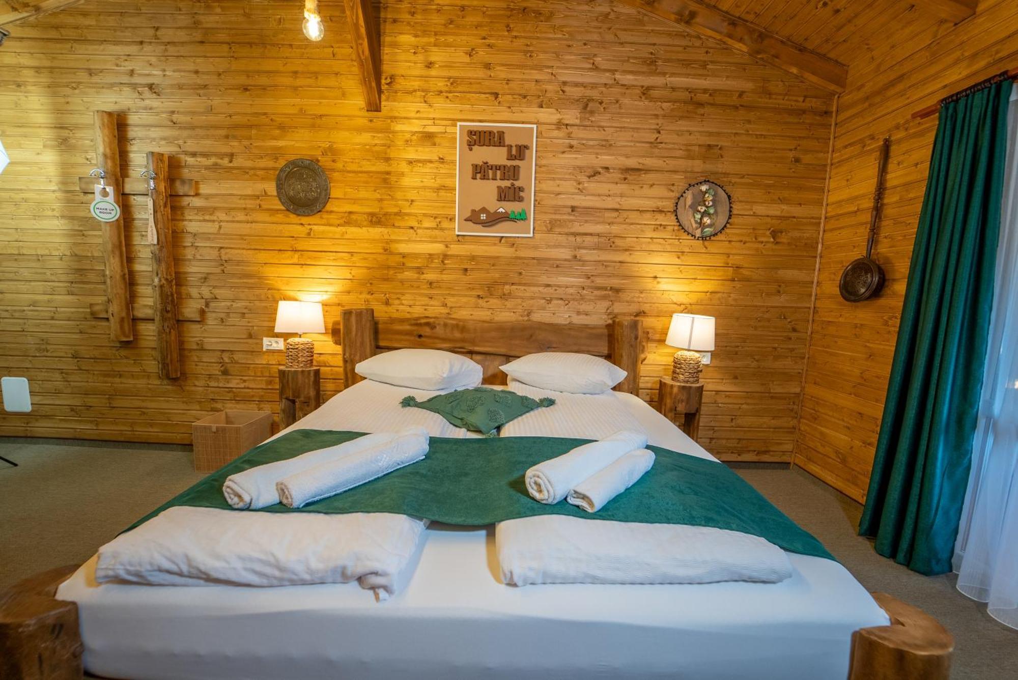 șura Lu' Pătru Gazde/Camere de închiriat Vulcan (Hunedoara)