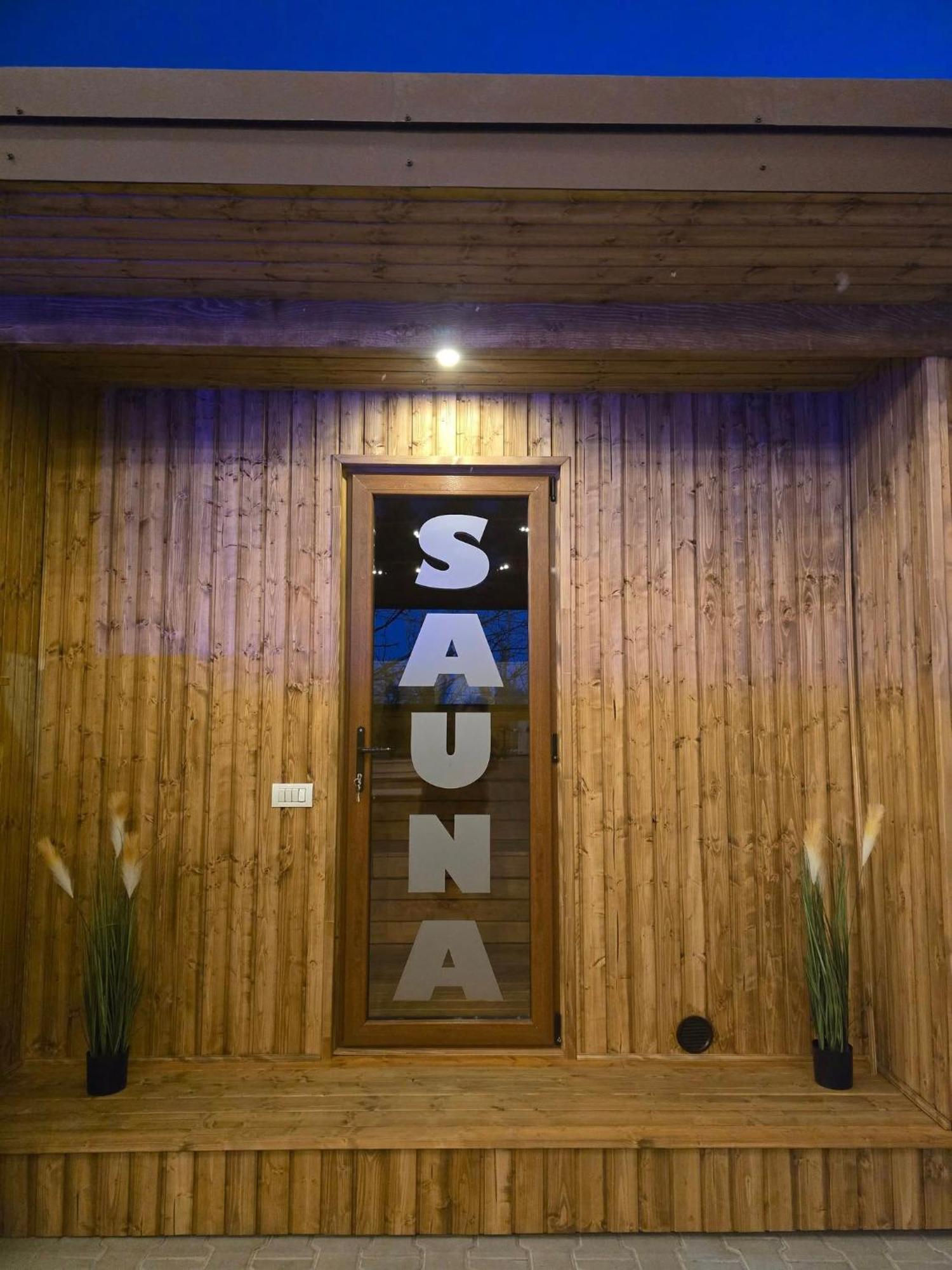 șura Lu' Pătru Gazde/Camere de închiriat *
